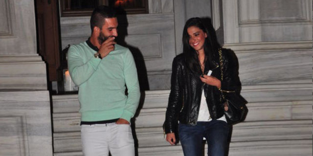 ASLIHAN DOĞAN KİMDİR? - İlk olarak Hakan Kosif'le olan ilişkisiyle gündeme gelmişti Aslıhan Doğan. Sevgilisinin kendisini aldatması üzerine çok uzun sürmedi bu ilişkisi. Ardından Milli yıldızımız Arda Turan ile yaşadığı aşkla gündeme geldi.