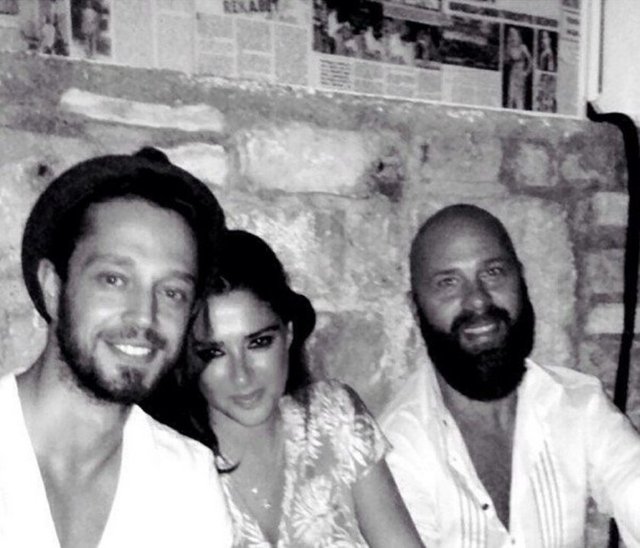 Ünlü Pop şarkıcısı Murat Boz'la samimi fotoğraflarını paylaşmıştı...