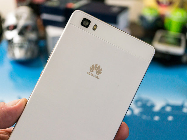 Huawei'nin ürettiği bataryadaki gelişmiş elektrotlar lityum iyon pilin normalden 10 kat hızda şarj olmasına imkan veriyor.