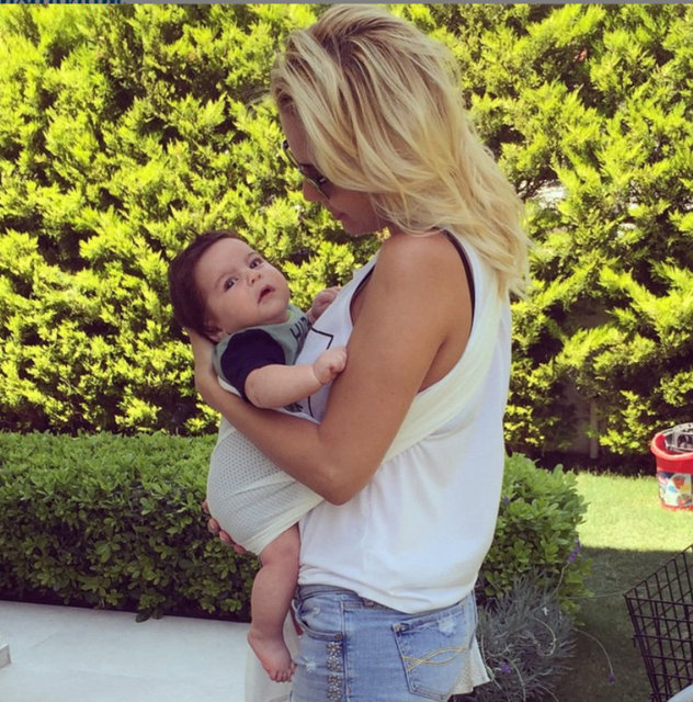 ECE ERKEN  - Yeni geldi,tam yapamadım doğru tutuşu ama sevdik mi sevdik -