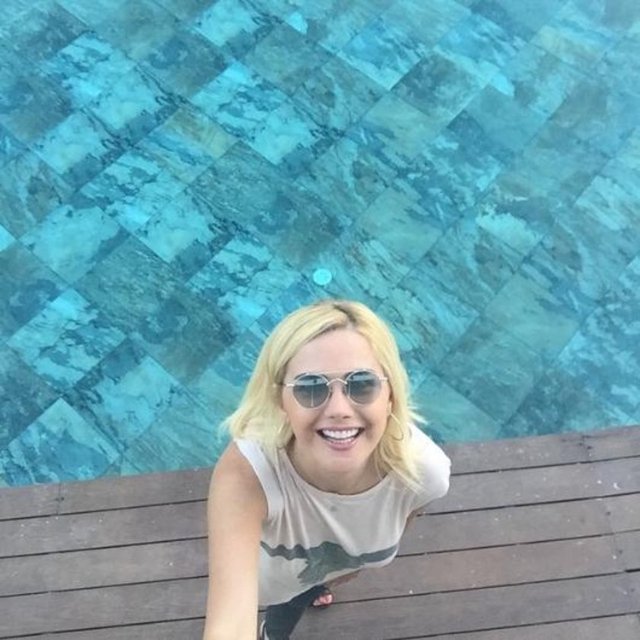 ECE ERKEN - Havuzdan özçekim  -