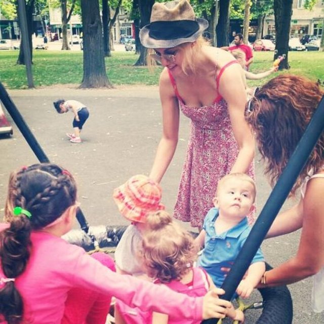 MERYEM UZERLİ - Mutlu çocuklar mutlu dünya