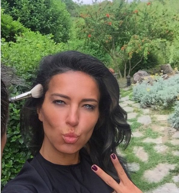 BURCU ESMERSOY  - Sakin oluyoruz, sprey boya...