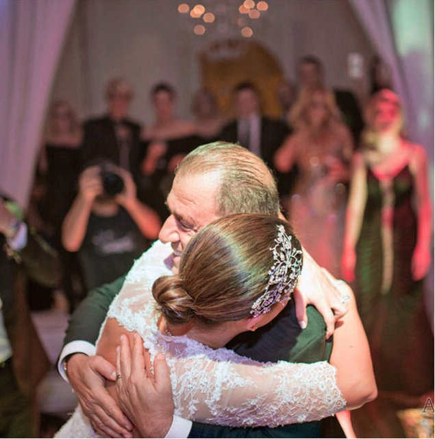 BUSE TERİM  - Canım Babam, Kahramanım, Hayat Duvarım.. Sana olan sevgimi tarif edecek kelimeleri hayat boyu bulamadım. Tüm hayatını evlatlarına iyi bir hayat yaşatabilmeye adadın..  canım babam Allah sana uzun ömürler versin, seni kollarımdan ayırmasın