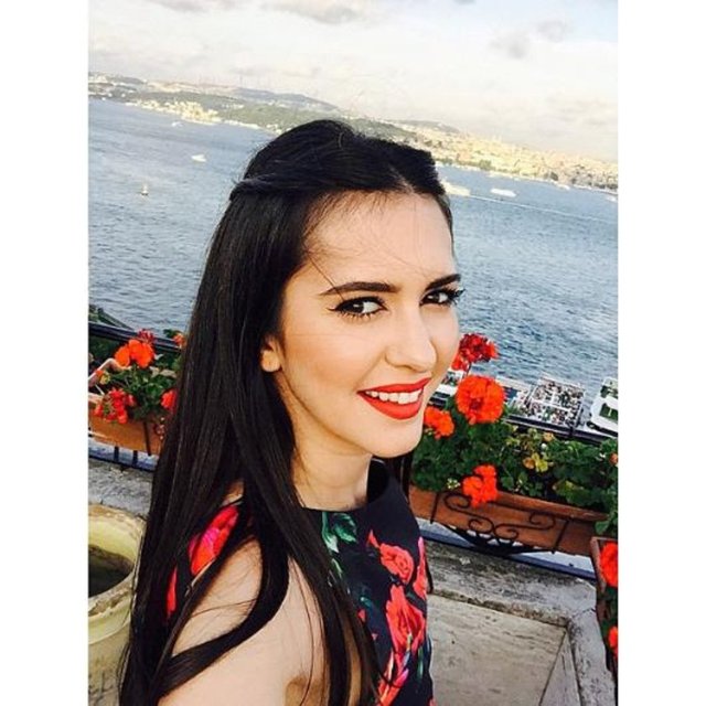 CEYLAN ÇAPA - Kırmızıyı kim sevmez