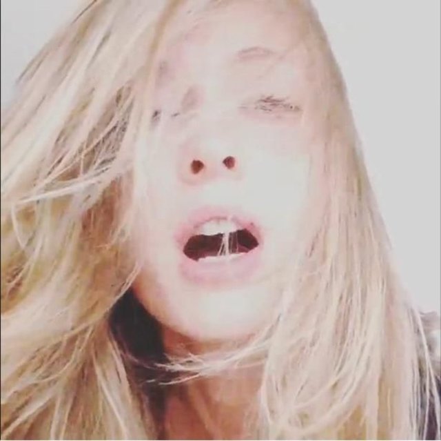 Takipçileri oyuncu için "Kadın hastayken bile güzel" yorumları yaptı.