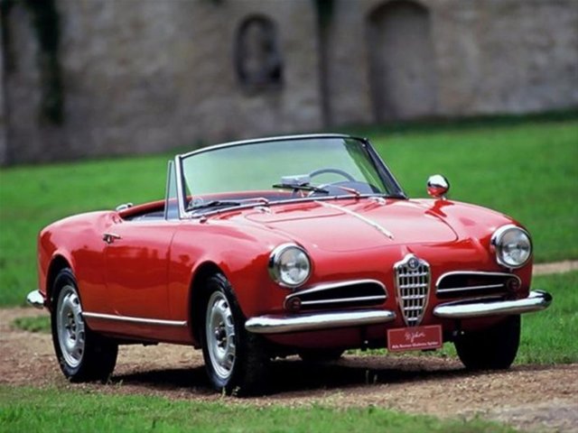 15- Alfa Romeo Giuletta Spider -  - Dustin Hoffmann'ın en ünlü filmlerinden Yağmur Adam'da da kullanılan model, klasik tutkunlarının gözdelerinden.