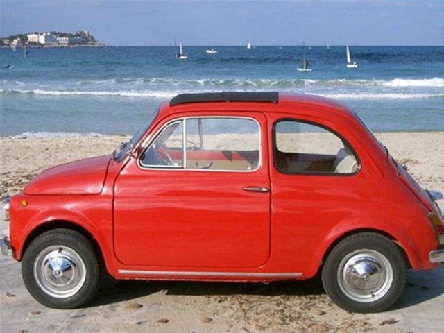 14- Fiat 500 -  - İtalyan klasiği her klasik otomobil sevenin en sevdikleri arasında yer alıyor.