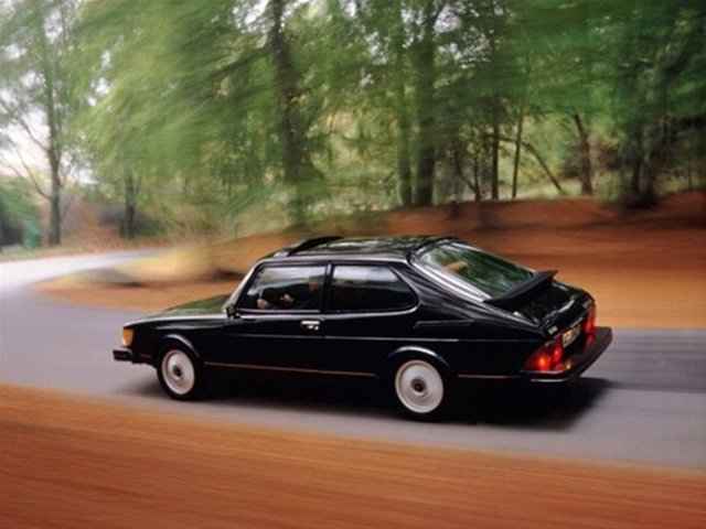 25- Saab 900 Turbo
