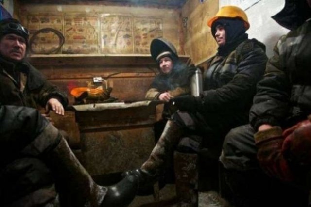 Otlandıkları bölgeye göre kalma sürelerinin belirlendiğini ifade eden Ren geyiği çobanı Fyodor Tanbarev süreli bir noktadan diğer noktaya hareket ettiklerini anlatıyor.