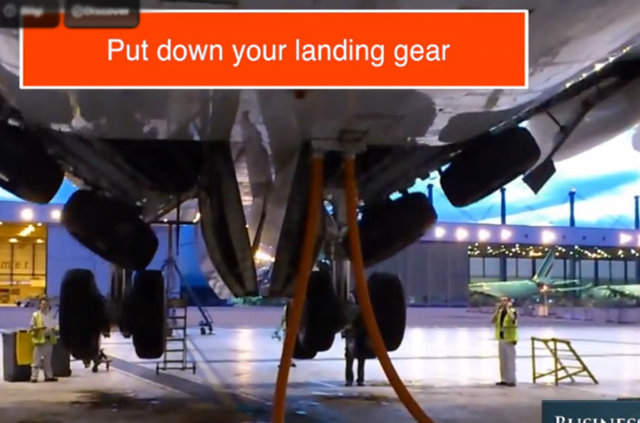 Uçağınızın tekerleklerini açın