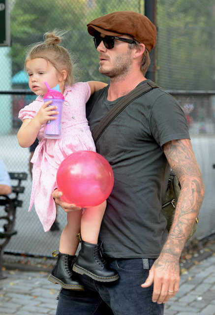 David - Victoria Beckham çiftinin kızları Harper Seven, en az ailesi kadar moda düşkünü.