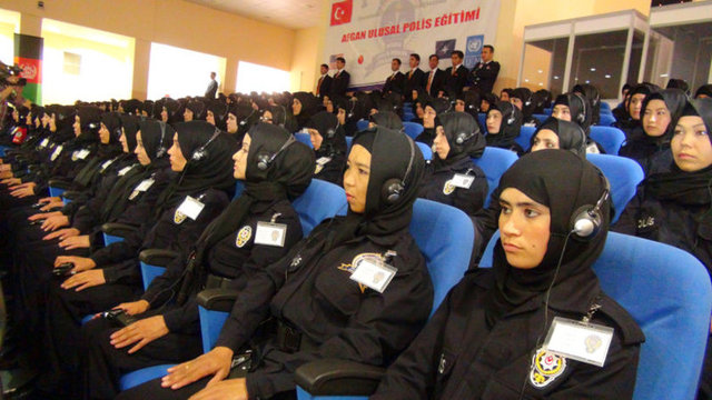 Slayt gösterisinin ardından konuşan Polis Okulu Müdürü Fehmi Bozdağ, eğitimle ile ilgili verdi.