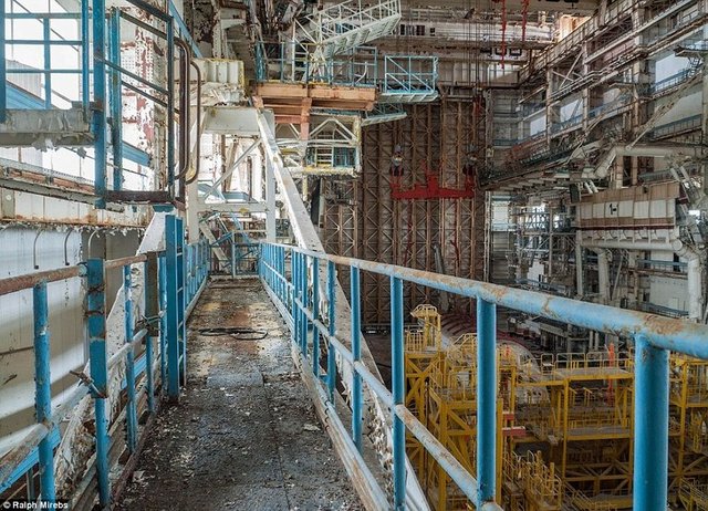 Fotoğraflar mekiklerin nasıl da çürümeye bırakıldığını ortaya koyuyor.