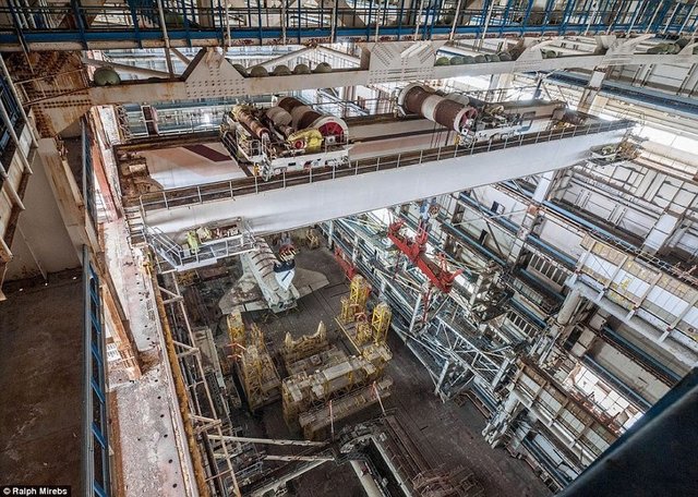 Kokpitin içerisinde kontrol panelleri de fotoğraflarda görülüyor.