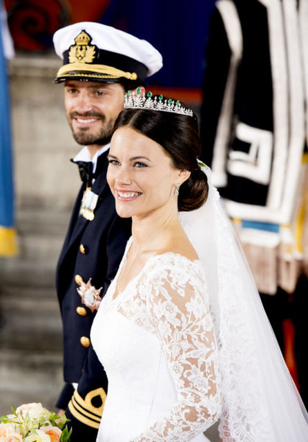 Başkent Stockholm'deki kraliyet sarayının içindeki şapelde (küçük kilise) yapılan nikâh törenine, dünya kraliyet ailelerinin temsilcileri de katıldı.