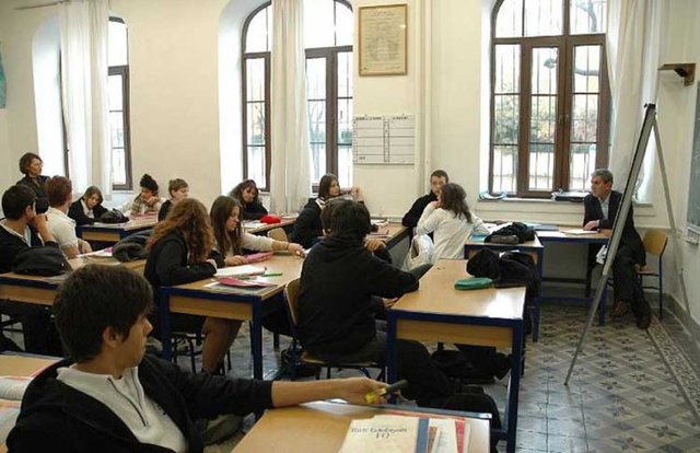 Saint Joseph Fransız Lisesi - Puanı: 860 - Kontenjanı: Değişmedi, 198.