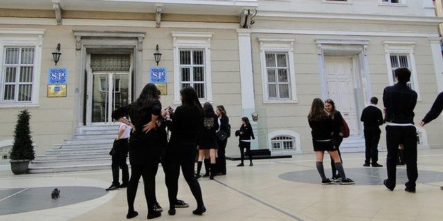 Saint Pulcherie Fransız Lisesi - Puanı: 840 - Geçen yıla göre 2 kişi azaldı, 90 oldu.