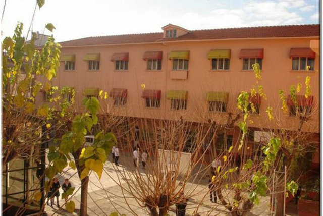 İzmir Saint Joseph Fransız Lisesi - Puan: 800 - Kontenjanı: 3 kişi azaldı, 75.