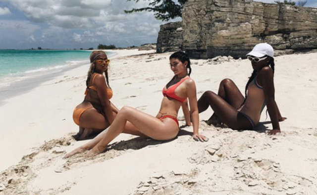 Kylie Jenner ve arkadaşları