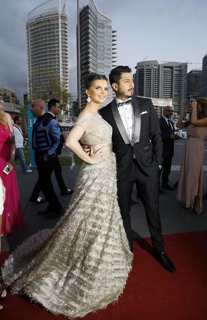 Karahan, ödül töreni gecesinde eşi Bedri Güntay da yalnız bırakmadı.