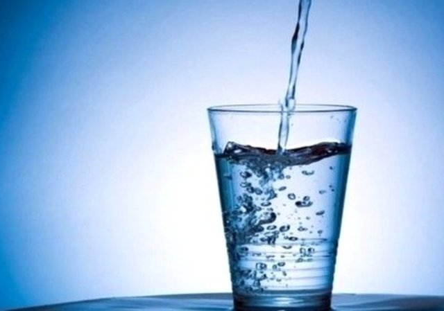 Burnunuz tıkalıysa... Bir kaba ılık su koyun ve içine biraz tuz dökün. Bu tuzlu suyu hafifçe burnunuza çekip bırakın. Tuzlu su burundaki damarları rahatlatacak. Burnunuz açılacak ve rahatça nefes alabileceksiniz.