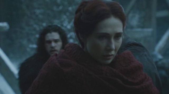 Eğer döndürmeyecekse, ne arıyor Duvar'da? Bir Stannis savaşa giderken savaş meydanından tüydü üstelik...