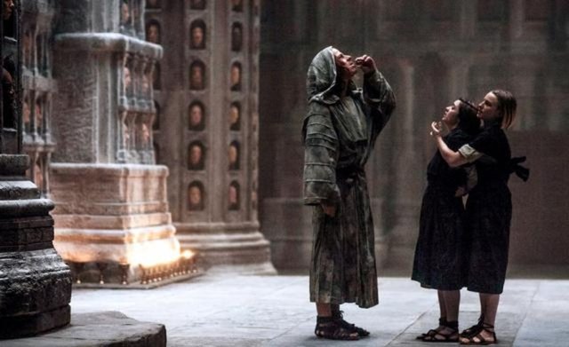 Jagen zehiri içtiğinde ve Arya tüm yüzleri soyduğunda aslında ne oldu?