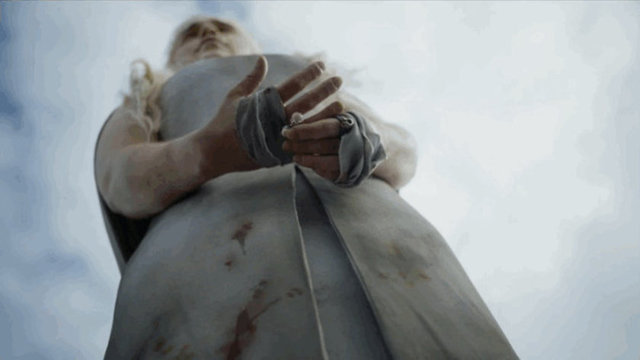 Dothrakiler Daenerys'in hemen önüne attığı yüzüğü bulacaklar mı?
