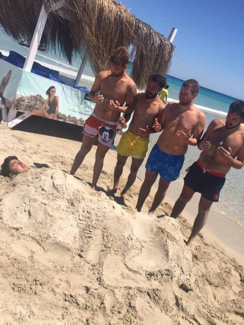 Ozan Tufan ve arkadaşları