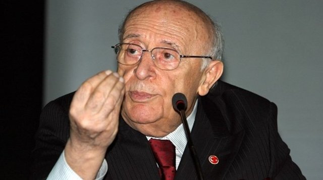 Demirel, 12 Ada konusunda Yunanistan ile sorun yaşamış, karşılıklı kılıçlar çekilmiş. Ertesi gün kabine toplanmış ve toplantı uzun saatler sürmüş.