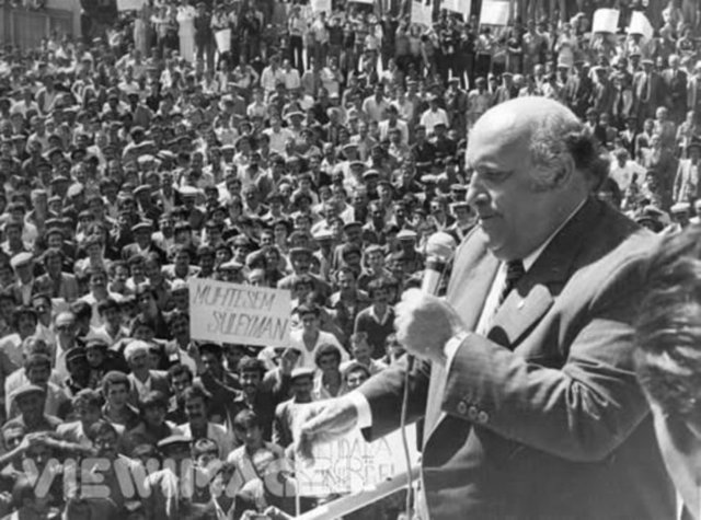 Yollar yürümekle aşınmaz...