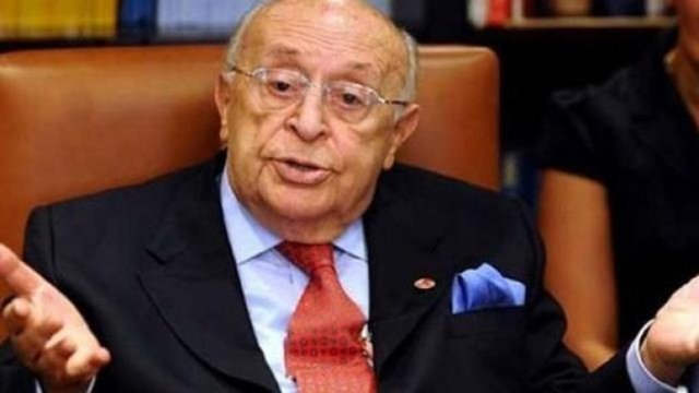 Süleyman Demirel cevabını veriyor: - - Ege bir Türk gölü değildir, Ege bir Yunan gölü de değildir. Binaenaleyh ege bir göl değildir!