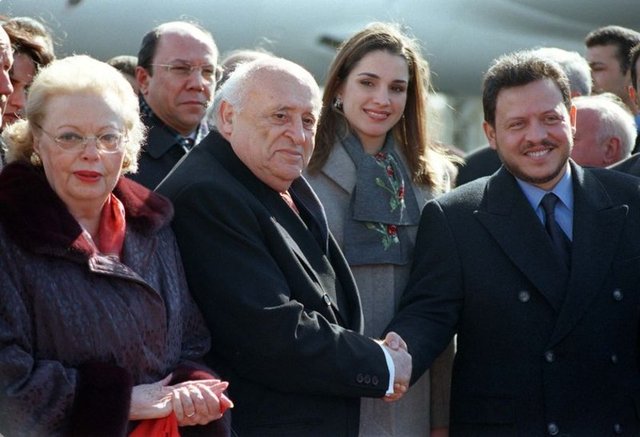 -  - Demirel ve eşi Nazmiye Demirel (solda), 7 Mart 2000'de Ürdün Kralı Abdullah ve eşi Raina ile birlikte görülüyor.