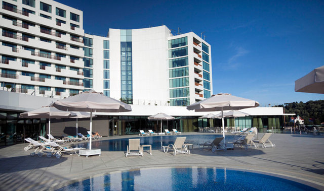 The Grand Tarabya Otel havuzu, 09.00-20.00 arasında hizmet veriyor. Havuz ile birlikte, fitness, sauna ve buhar odası da ücrete dahil.