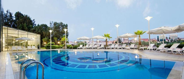 Bu keyifli serinlik için, giriş ücreti haftanın her günü 95 TL. çocuklar için ise, hafta içi 35 TL., hafta sonu 45 TL. giriş ücreti alınıyor. Ücrete fitness kullanımı da dahil.