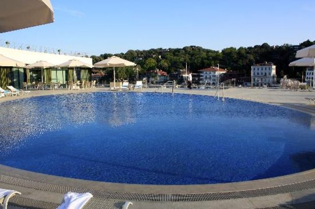 Giriş ücretleri şöyle; hafta içi 200 TL, hafta sonu 250 TL, 12-17 yaş arası gençler için hafta için 100, hafta sonu 150 TL.