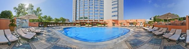 07.00 – 20.00 saatleri arasında hizmet veren havuzun giriş ücreti hafta içi 100 TL. Cumartesi günleri ise bu ücret 130 TL., Pazar günleri ise 150 TL. oluyor.