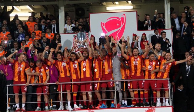 "Aydın Sabri Tarık Gökhan Zan Olcan Hamit bunlara verilen paraları hesaplayın günah günah"