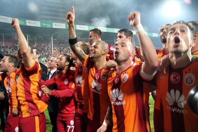 "Giderleri kısmak için işden çıkartılan çaycının temizlikçinin ne günahı vardı"