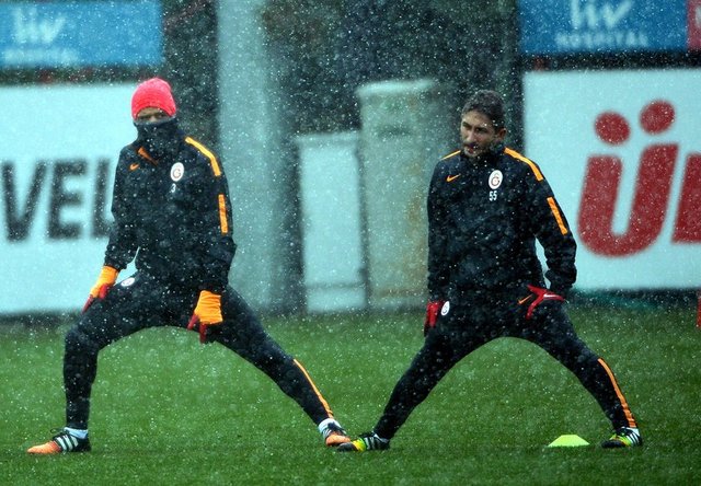 "Galatasaray çocuğu dediğin ücretinde indirime gider gidipte 30 küsür yaşında ki adama zam yapılmaz"