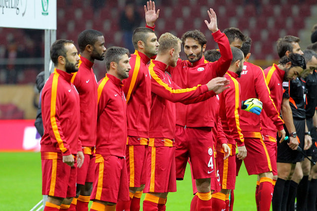 "GALATASARAY'ın evladı; 3.5 milyon € tazminatı bırakıp, ceketini alıp çıkan ROBERTO MANCİNİ'DİR."