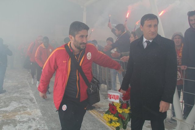 "Biz cebimizdeki son parayı bile Galatasaray için harcıyorsak, Sabriye hakkımızı helal etmiyoruz!"