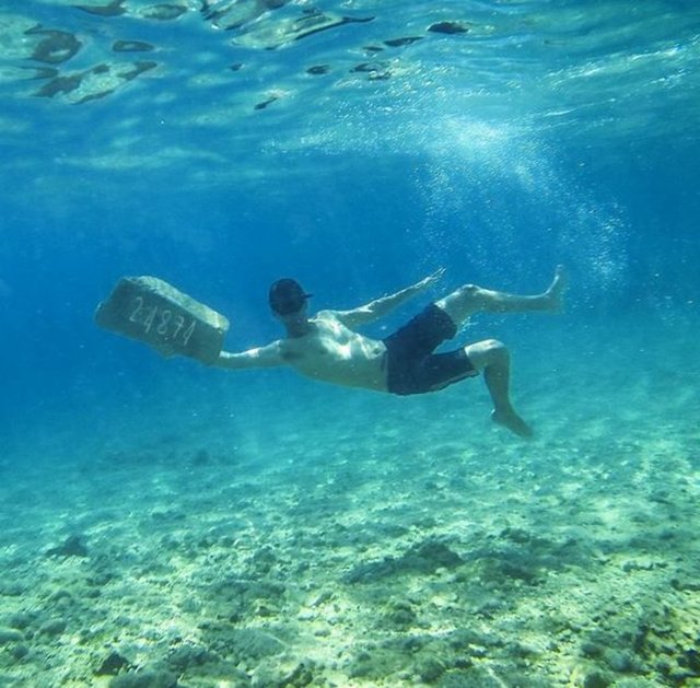 ...anlarda, borç almayı alışkanlık haline getirmişler ve bununla kalmayıp nakit ihtiyaçları için tuvaletleri temizliyorlarmış.
