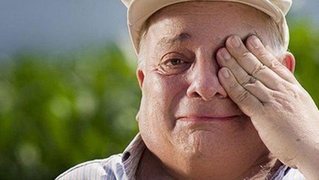 Türk sinemasının usta isimlerinden Zeki Alasya 8 Mayıs günü 72 yaşında aramızdan ayrıldı. 18 Nisan 1943 yılında İstanbul'da doğdu. Robert Koleji'nin orta bölümünü bitirdi. Sanat hayatına 1959'da MTTB tiyatrosunda amatör olarak başladı.