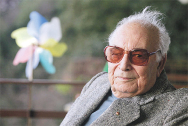 "Sen bu yaşta böyleysen ileride Karacaoğlan gibi olursun" kehanetini adeta yaşamıyla gerçekleştirdi. Büyük yazar, 71 yıllık yazın hayatına, 26 roman, 11 deneme, 9 röportaj, 2 öykü, 1 şiir alanında eser sığdırdı. Yazar...