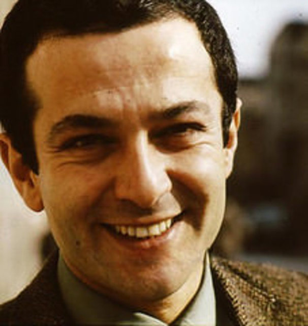 12 Eylül 1980 darbesini izleyen günlerde, 1402 sayılı yasa uyarınca kurumdaki görevine son verilmesinin ardından, Berlin'de, Schaubühne Tiyatrosu'nda İşgal oyununu yönetti. 1982-1983 yıllarında ise, Sururi-Cezzar Tiyatrosu'nda,