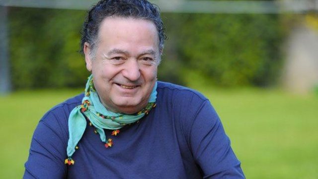 29 Mart 1949 senesinde dünyaya gelen Kayahan, pop şarkıcısı, beste ve söz yazarlığı yaptı. 1991 senesinde çıkarmış olduğu 'Yemin Ettim' albümü, satış rekorları kırdığı gibi kendisinin de oldukça ün yapmasını sağladı.