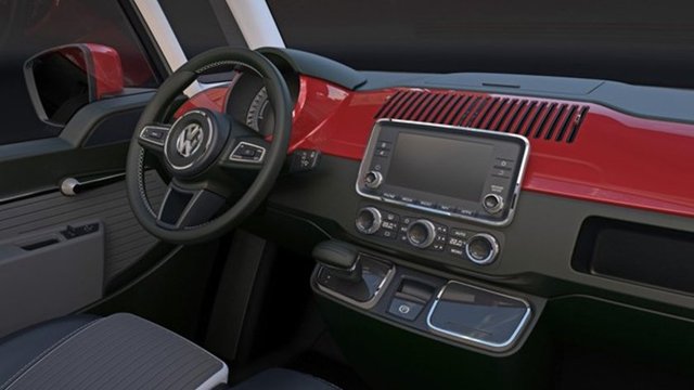 Orta konsolda yer alan kompakt multimedya sistemi, klima kontrolleri ve havalandırma ızgaralarıyla oluşturulmaya çalışılan minimalist havayı küçük bir vites kolu, elektrikli park freni, hız sabitleyici kolu ve Volkswagen'in klasik direksiyon simidi tamamlıyor.