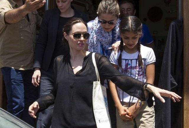 ANGELINA JOLIE 